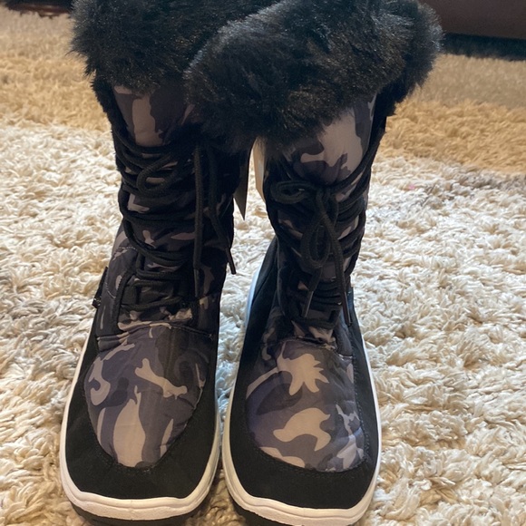 NWT WOMENS WINTER BOOTS - Picture 7 of 7